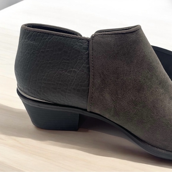 Simply Vera Vera Wang Ankle Boots, grey suede & leather side zip size 10M - Picture 6 of 7